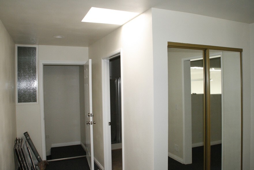 More Photos Of 25915 Senator Ave, Harbor City Warehouse For Lease