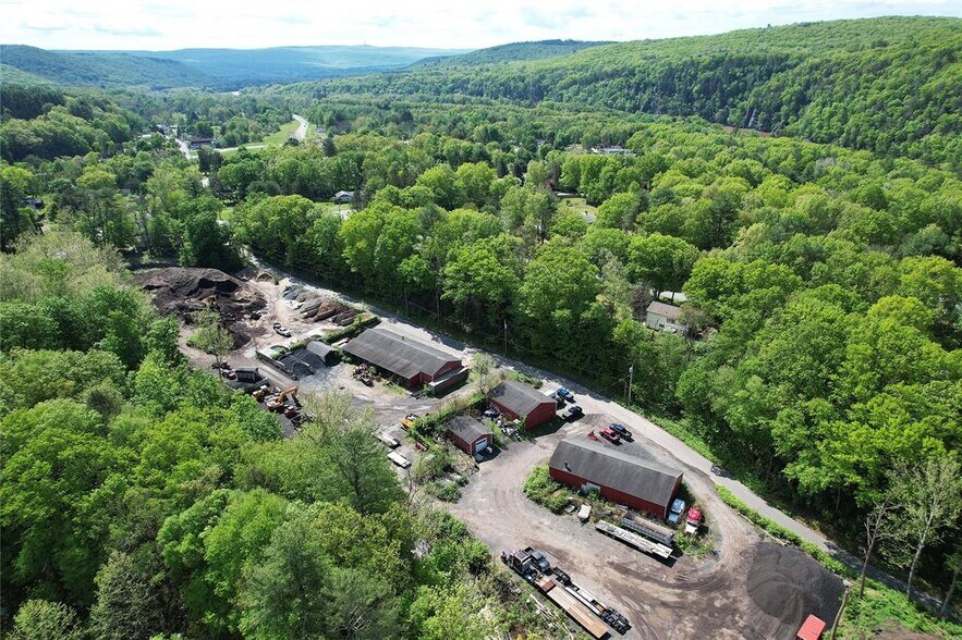 More Photos Of 26 Hook Rd, Sparrow Bush Distribution For Sale