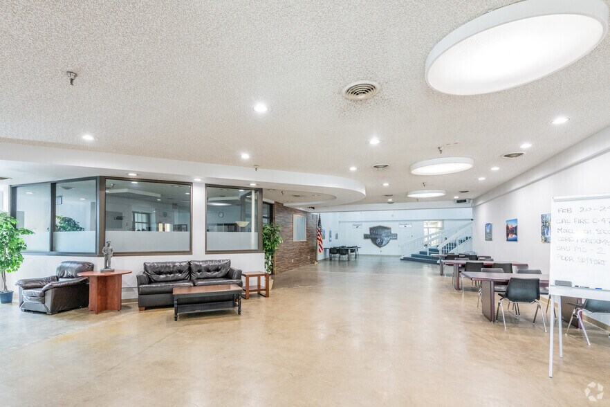 More Photos Of 4300-4356 Caterpillar Rd, Redding Manufacturing For Sale