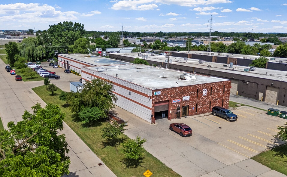 More Photos Of 12321-12331 Stark Rd, Livonia Warehouse For Lease
