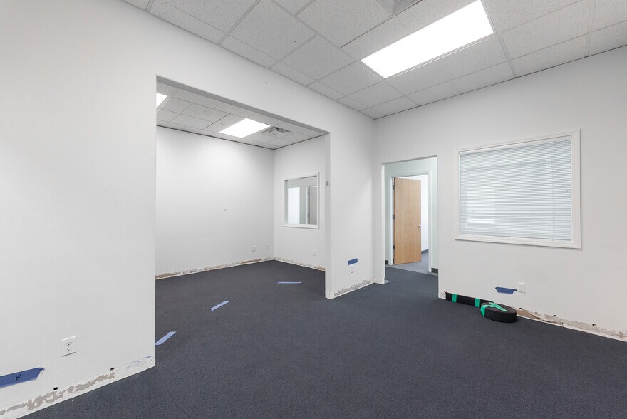 More Photos Of 2665 Glendale Valley Rd, Glendale Office For Sale