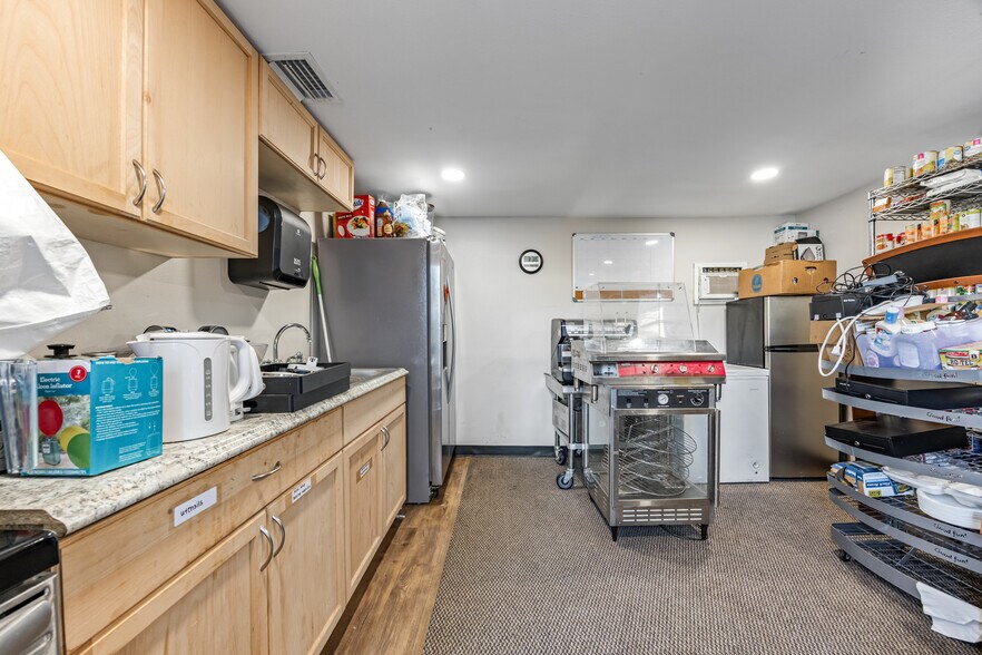 More Photos Of 2787 Aurora Rd, Melbourne Freestanding For Sale