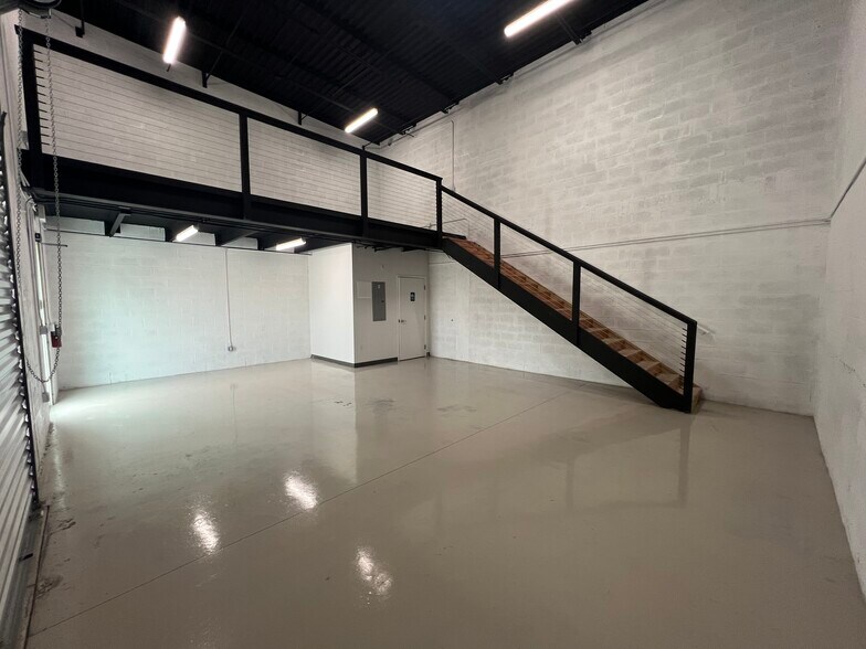 More Photos Of 12871 Suzanne, Hobe Sound Light Manufacturing For Lease