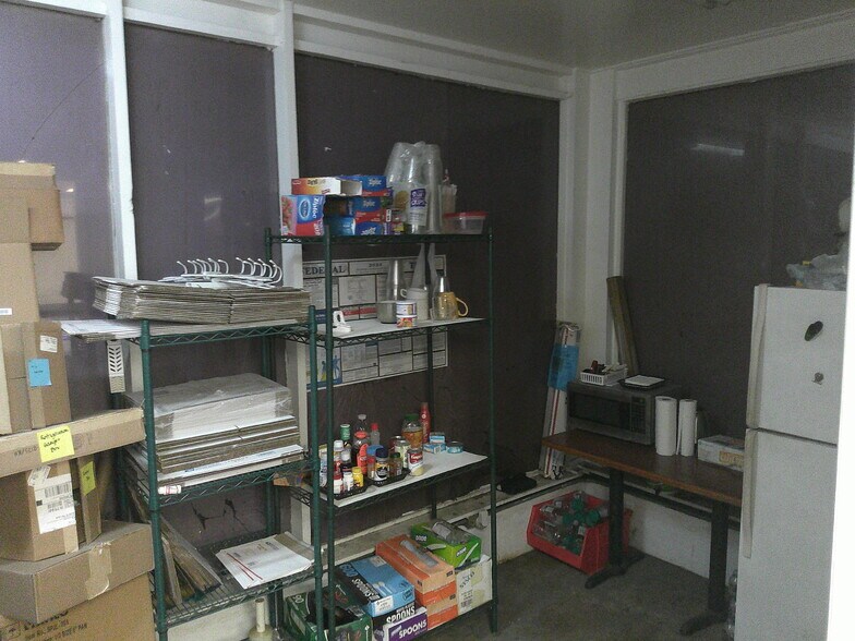 More Photos Of 1319 N Gordon St, Alvin Warehouse For Sale