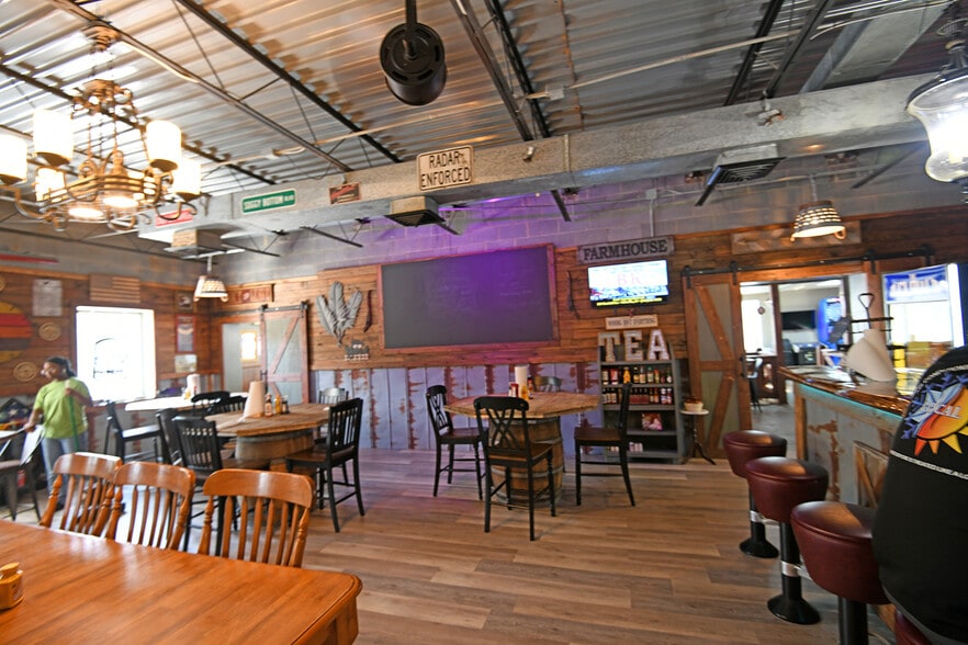 More Photos Of 809 E Greenwood St, Abbeville Restaurant For Sale