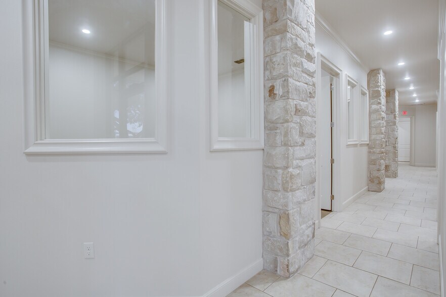 More Photos Of 5760 40th St, Lubbock Office For Lease