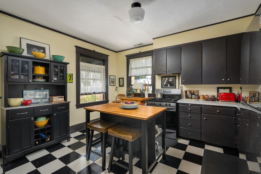 More Photos Of , Portland Multifamily For Sale