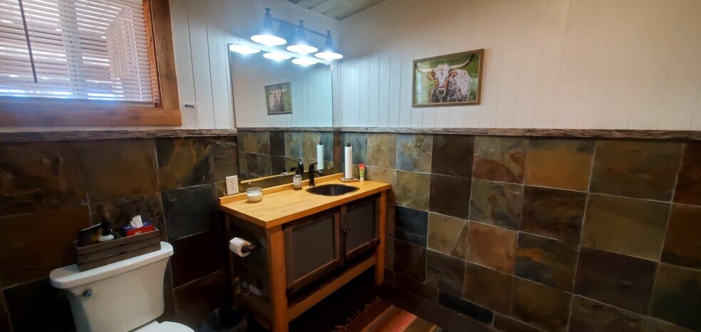 More Photos Of 702 E Schubert St, Fredericksburg Specialty For Sale