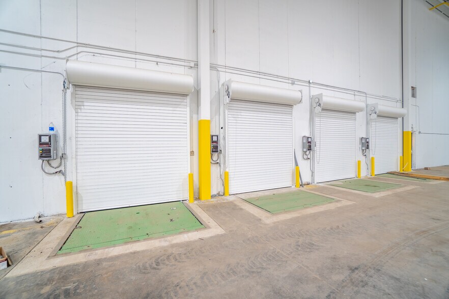 More Photos Of 1885 Alamac Rd, Lumberton Warehouse For Lease