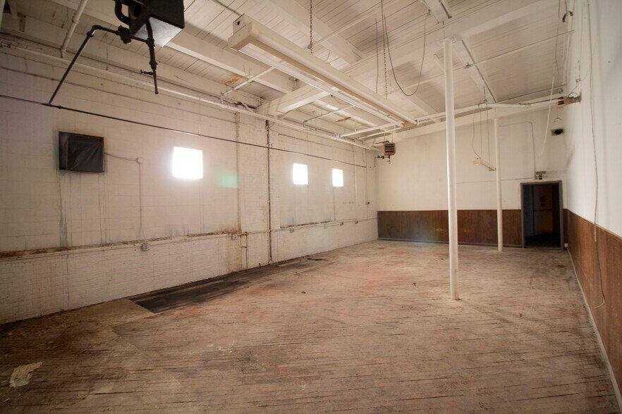 More Photos Of 126 Avenue C, Springfield Manufacturing For Sale