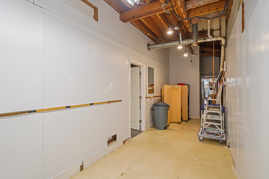 More Photos Of 574 Main St, Hyannis Storefront Retail Residential For Sale
