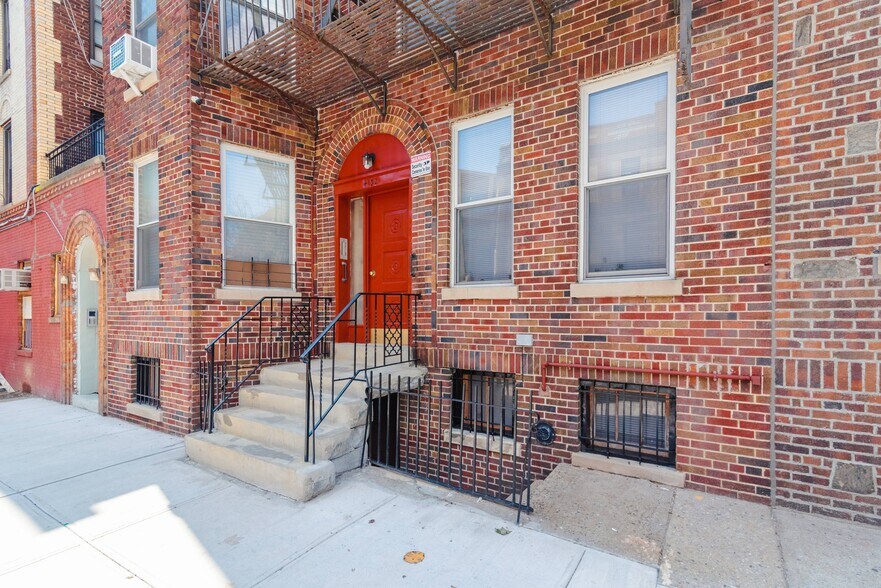 More Photos Of 4132 53rd St, Woodside Apartments For Sale