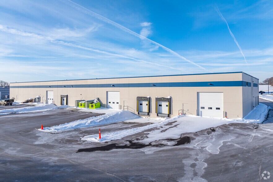 More Photos Of N171 W21860 Caymus Ct, Jackson Flex For Lease