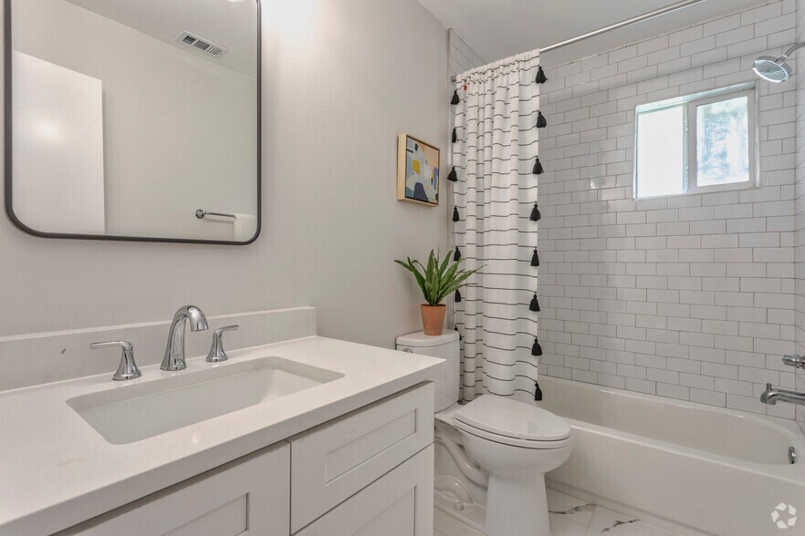 More Photos Of 425 N Rosemont Ave, Dallas Apartments For Sale