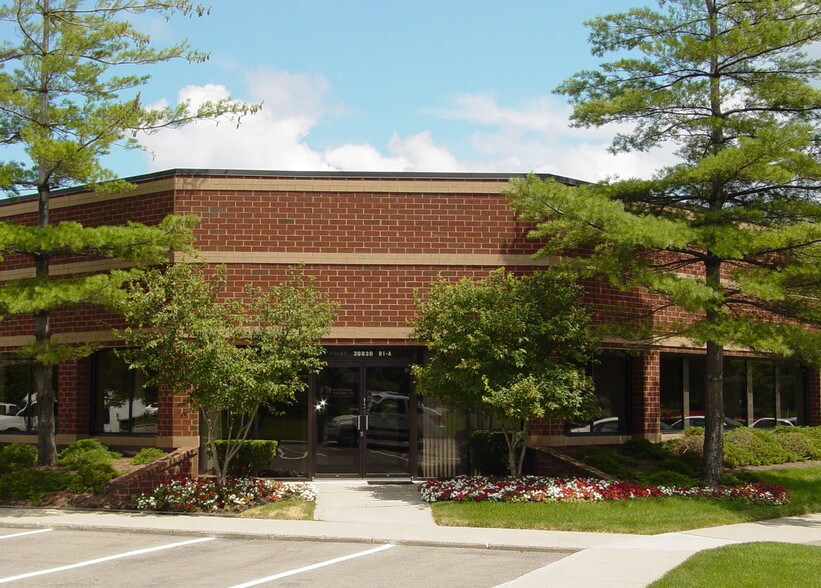More Photos Of 39830 Grand River Ave, Novi Research And Development For Sale