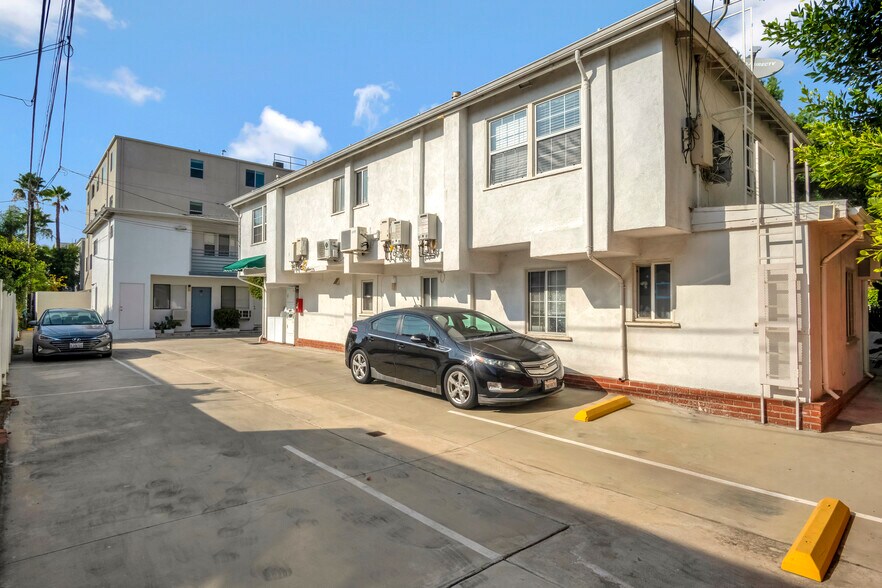 More Photos Of 10814-10818 Blix St, West Toluca Lake Apartments For Sale