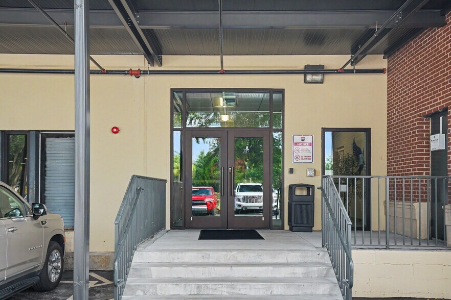 More Photos Of 1375 Chatham Pky, Savannah Warehouse For Lease
