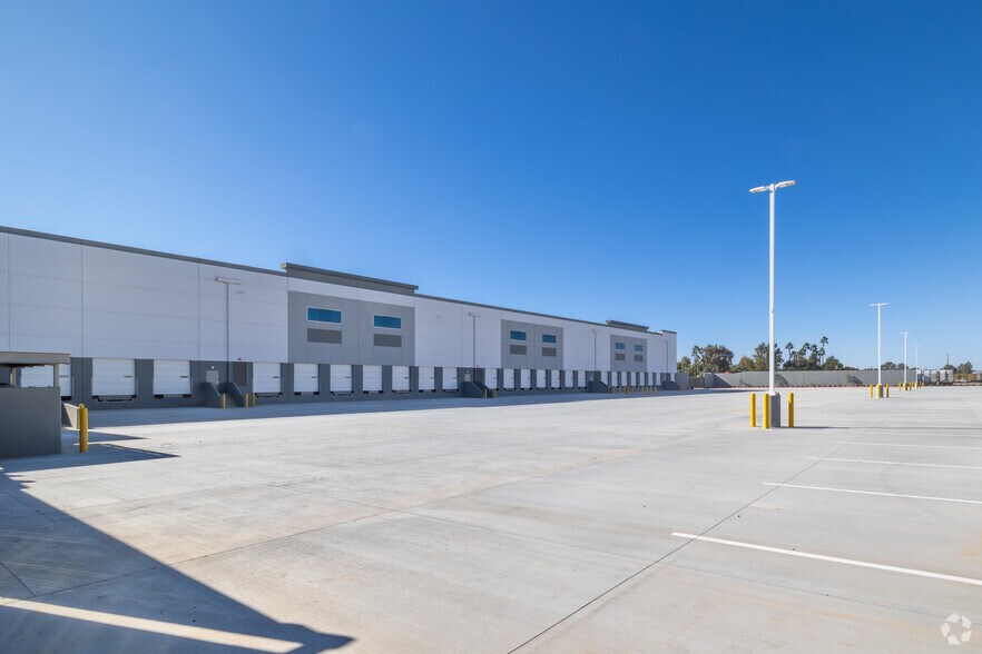 More Photos Of 4742 Redlands Ave, Perris Warehouse For Lease