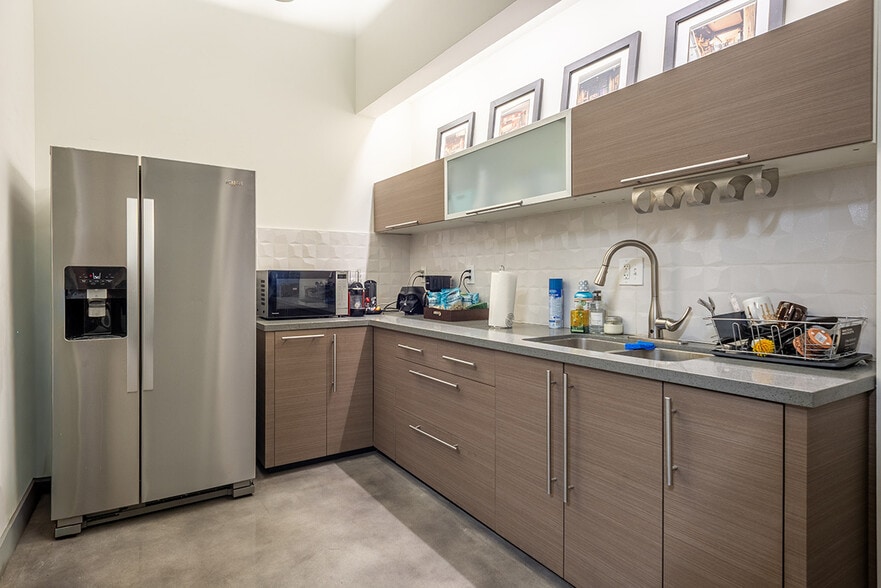 More Photos Of 7229 W Sahara Ave, Las Vegas Office For Sale