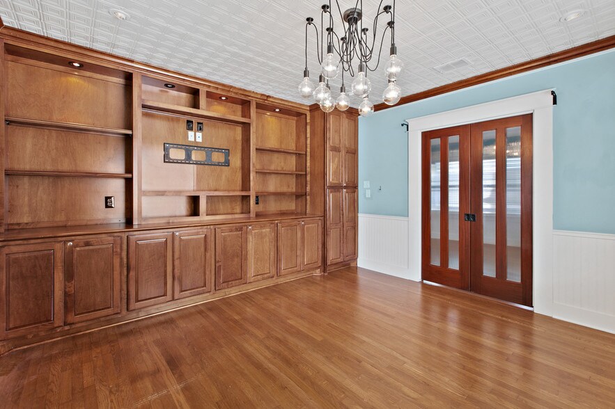 More Photos Of 1517 W Koenig Ln, Austin Office For Lease