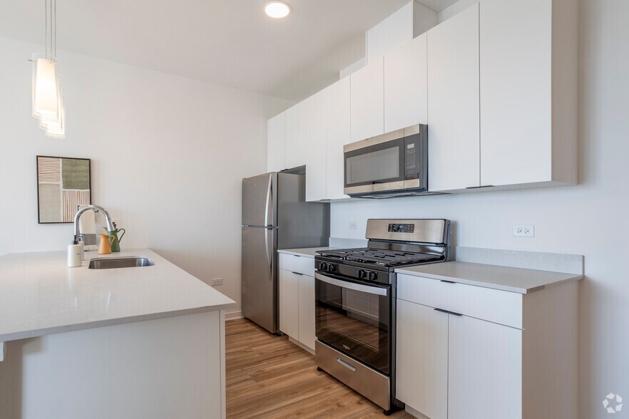 More Photos Of 15646 Cicero Ave, Oak Forest Apartments For Lease