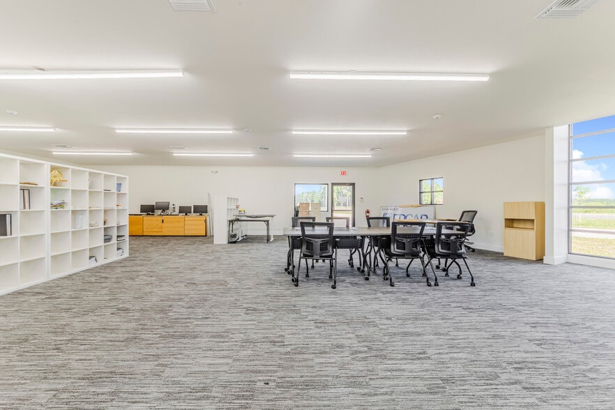 More Photos Of 1062 US Highway 92, Auburndale Warehouse For Sale