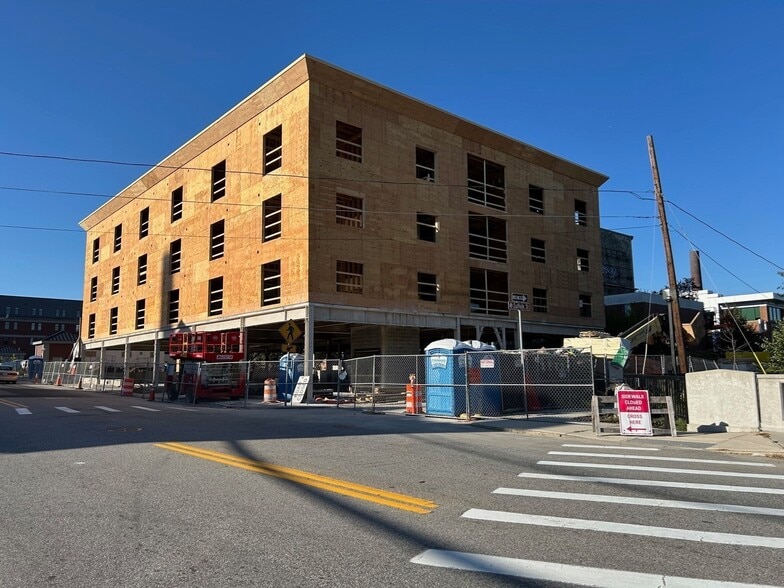 More Photos Of 408 Suffolk St, Lowell Freestanding For Lease