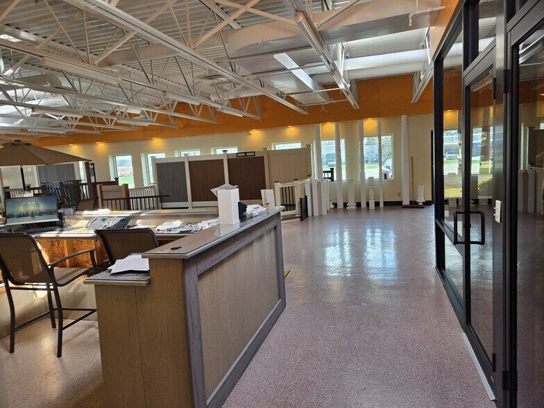 More Photos Of 5575 Transit Rd, Amherst General Retail For Sale