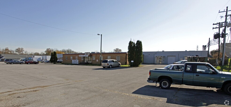 More Photos Of 1904 W Emory Rd, Powell Light Manufacturing For Sale