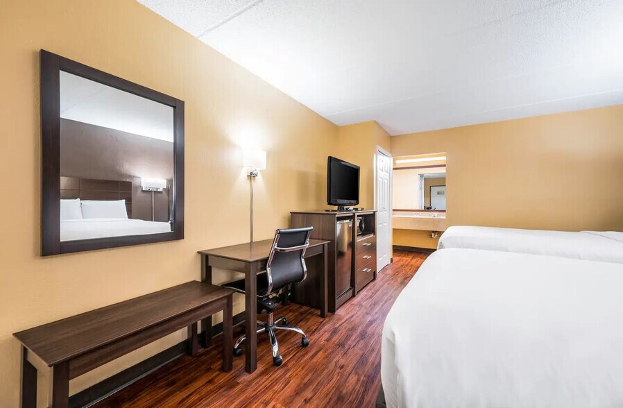 More Photos Of 2015 Military Rd, Columbus Hotel For Sale