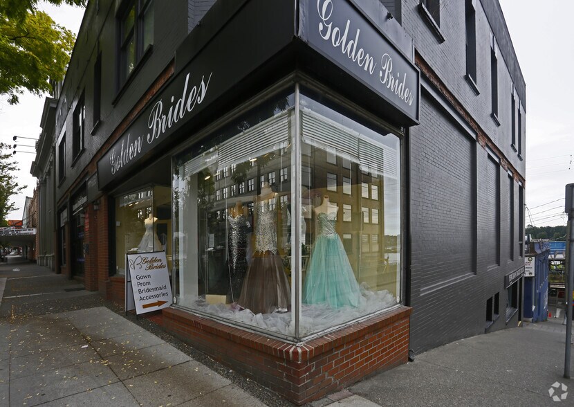 More Photos Of 552 Columbia St, New Westminster Storefront Retail Office For Lease