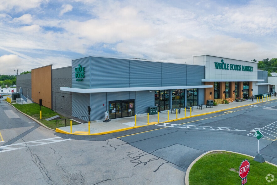 More Photos Of 272 Daniel Webster Hwy, Nashua Storefront For Sale