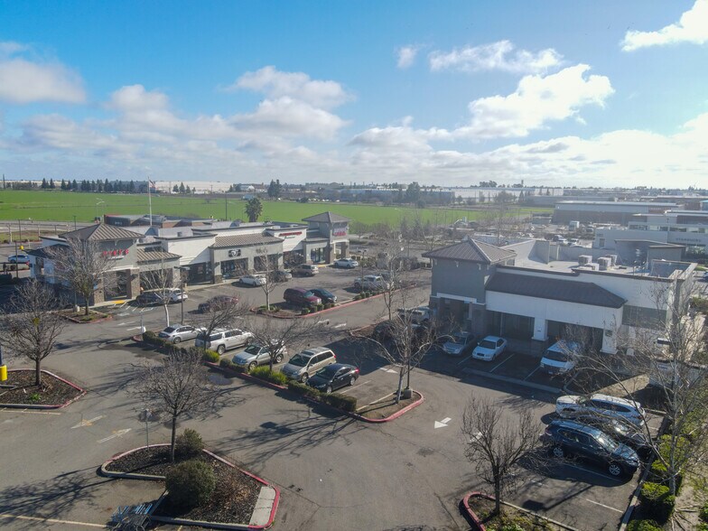 More Photos Of 115 E Dorset Dr, Dixon Freestanding For Lease