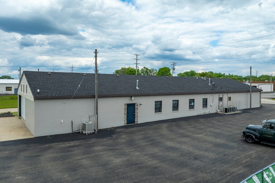 More Photos Of 6202 Material Ave, Loves Park Light Distribution For Sale