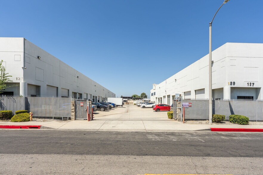 More Photos Of 127-129 S 8th Ave, La Puente Warehouse For Sale