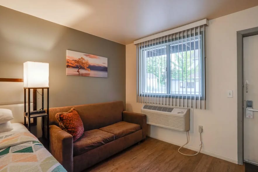 More Photos Of 211 Wisconsin Ave, Wisconsin Dells Hotel For Sale