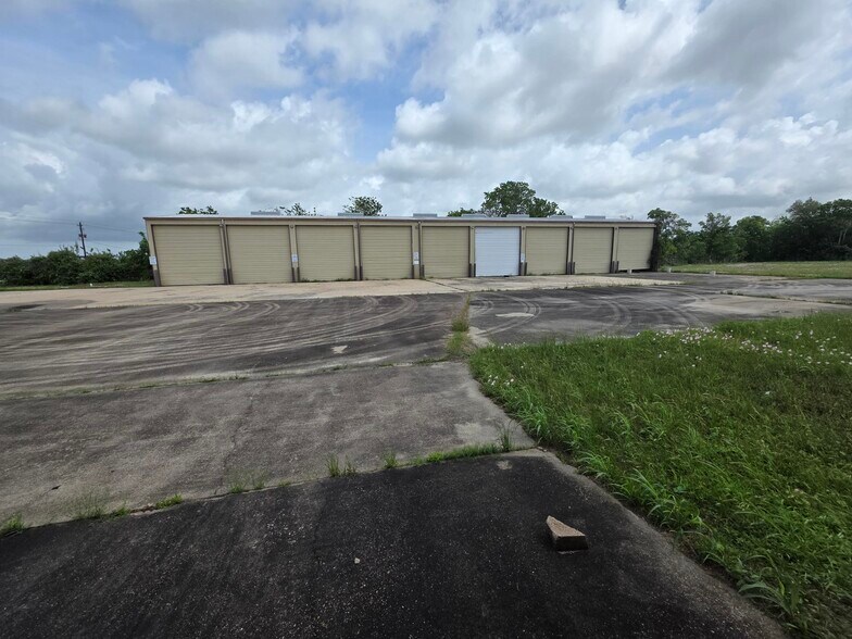 More Photos Of 6400 N Main St, Baytown Unknown For Lease