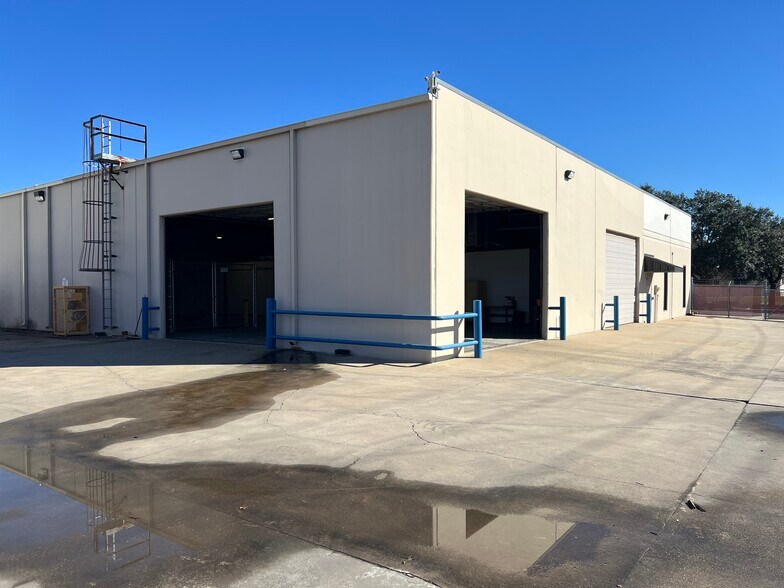 More Photos Of 1125 W Park One Dr, Sugar Land Warehouse For Sale