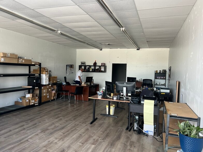 More Photos Of 101 W Morgan St, Brandon General Retail For Lease