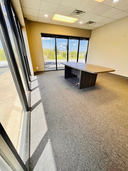 More Photos Of 163 Business Park Dr, Lebanon Light Manufacturing For Lease