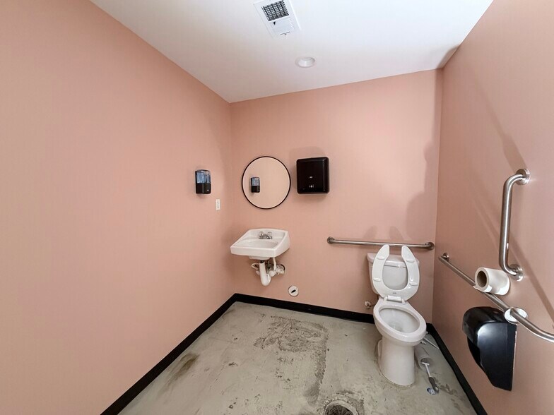 More Photos Of 3393-3437 Summer Ave, Memphis Storefront For Lease