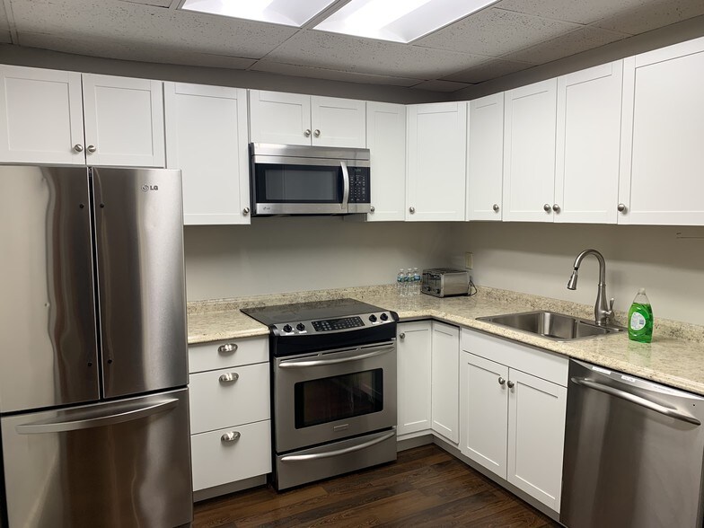 More Photos Of 142 Temple St, New Haven Medical For Lease