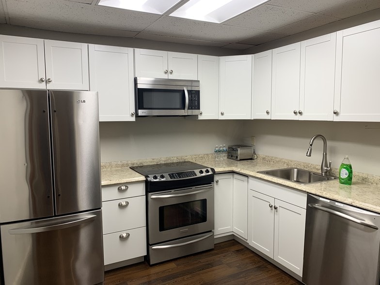 More Photos Of 142 Temple St, New Haven Medical For Sale