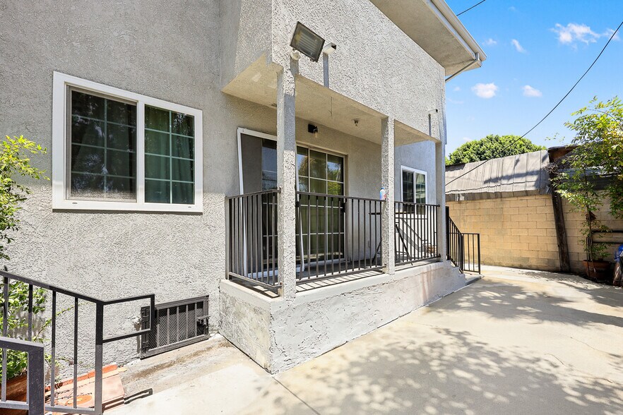 More Photos Of 2104 Mozart St, Los Angeles Apartments For Sale