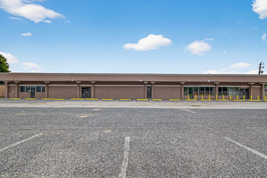 More Photos Of 13001-13011 Fondren Rd, Houston Unknown For Lease