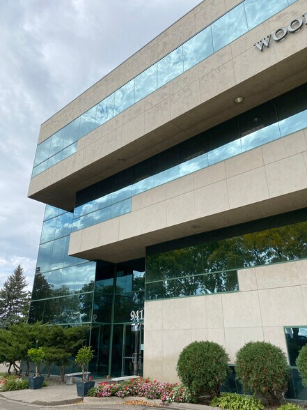 More Photos Of 941 Hillwind Rd NE, Minneapolis Medical For Lease
