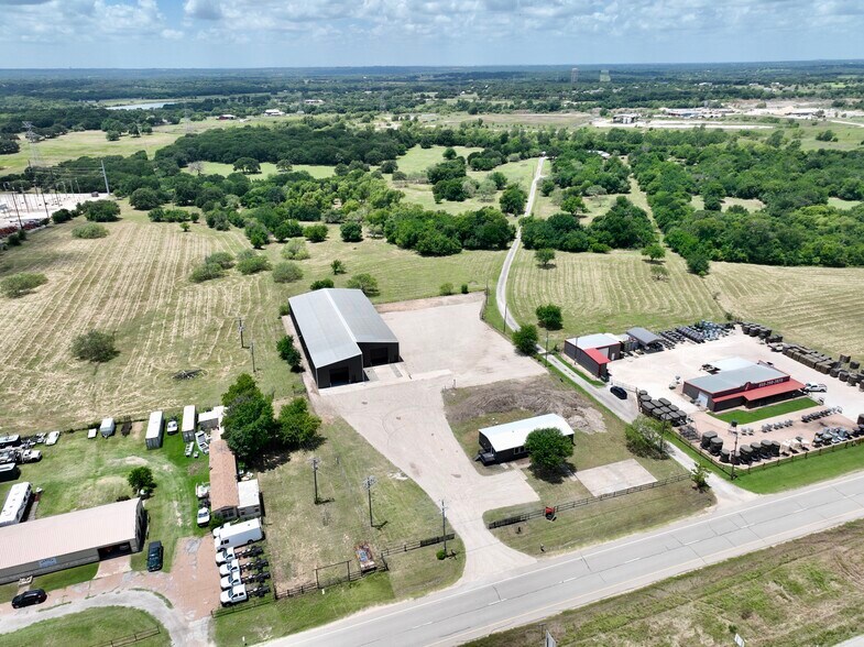More Photos Of 4528 S Interstate 35, Alvarado Warehouse For Lease