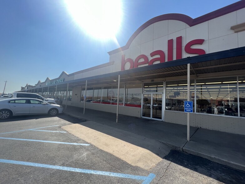 More Photos Of 4109 Hillcrest Plz, Vernon Unknown For Lease