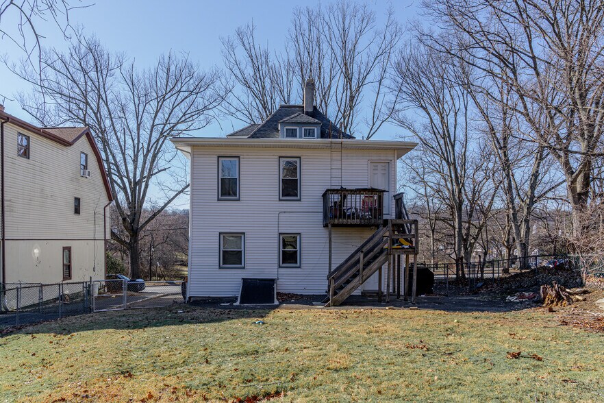 More Photos Of 15 Lakeview Pl, Verona Multifamily For Sale