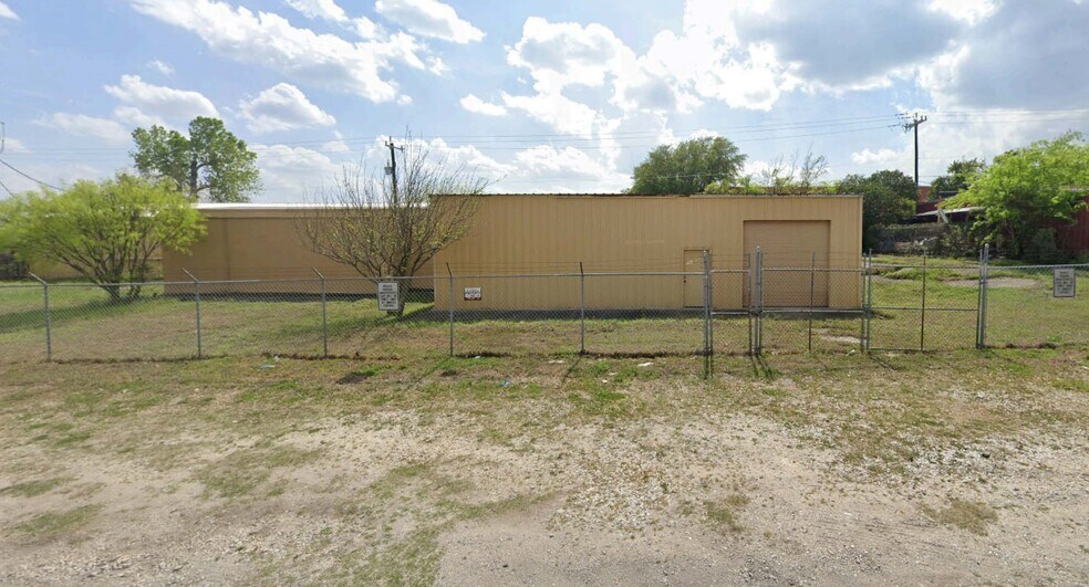 More Photos Of 118-122 W Turbo Dr, San Antonio Industrial For Sale